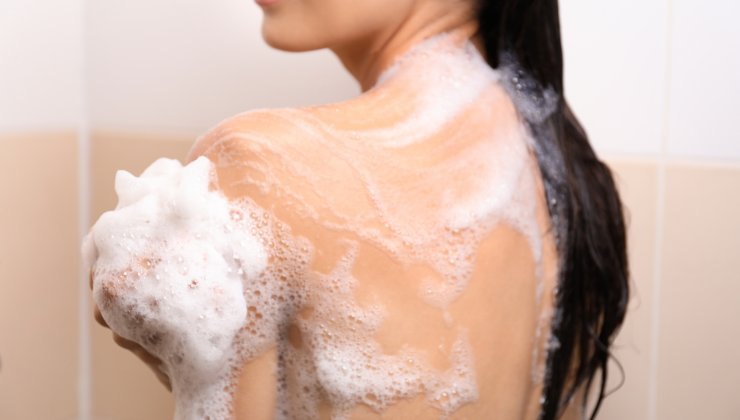 Non trascurare queste parti del corpo se fai la doccia: perché 