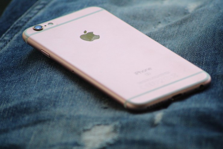 iPhone 6s dice addio a Whatsapp